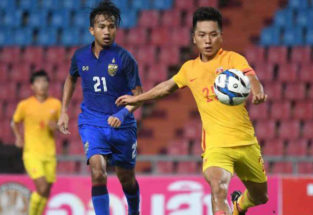  基尔施特因远射世界波，助球队打破僵局